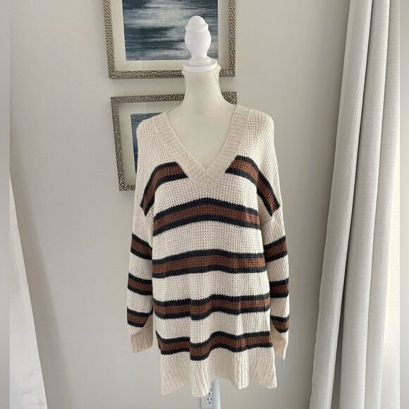 American Eagle Outfitters oversized v-neck striped sweater size Small EUC - Picture 2 of 7